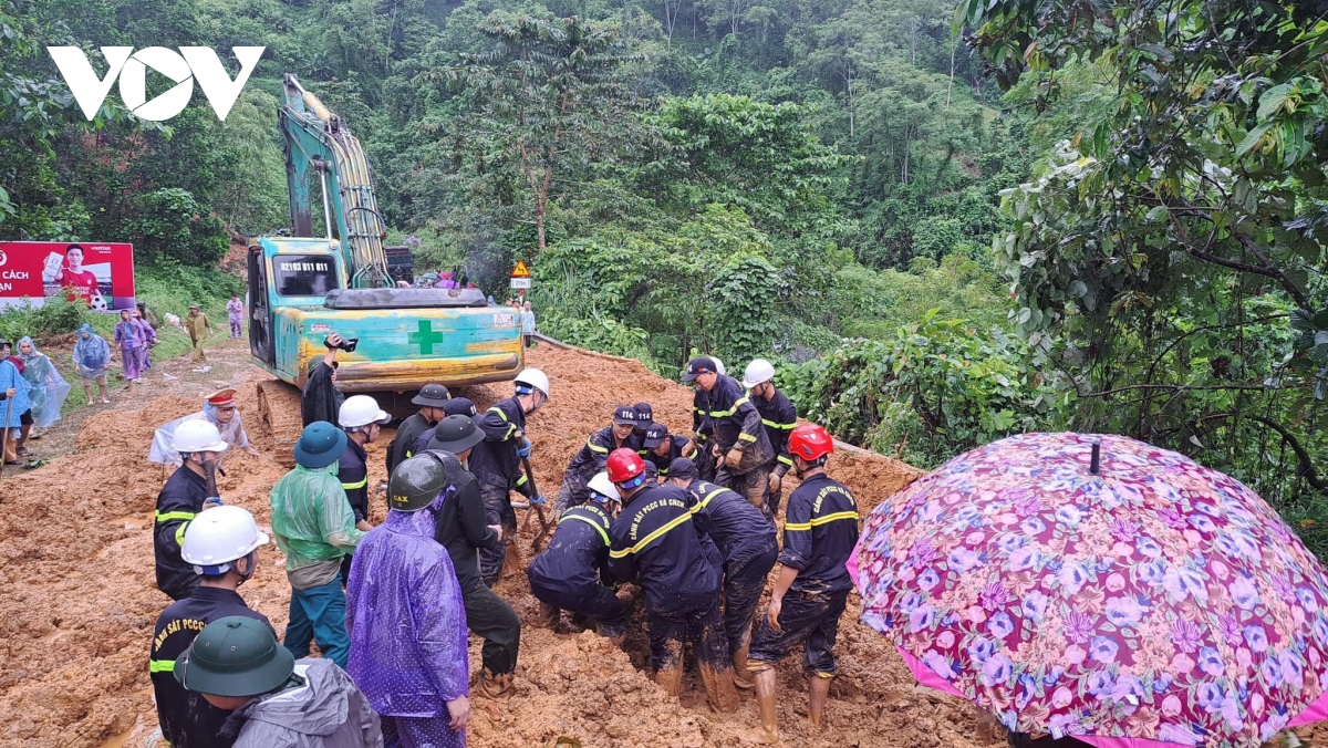 sat lo lon o ha giang, dat da tran qua xe di an hoi khien 11 nguoi tu vong hinh anh 1