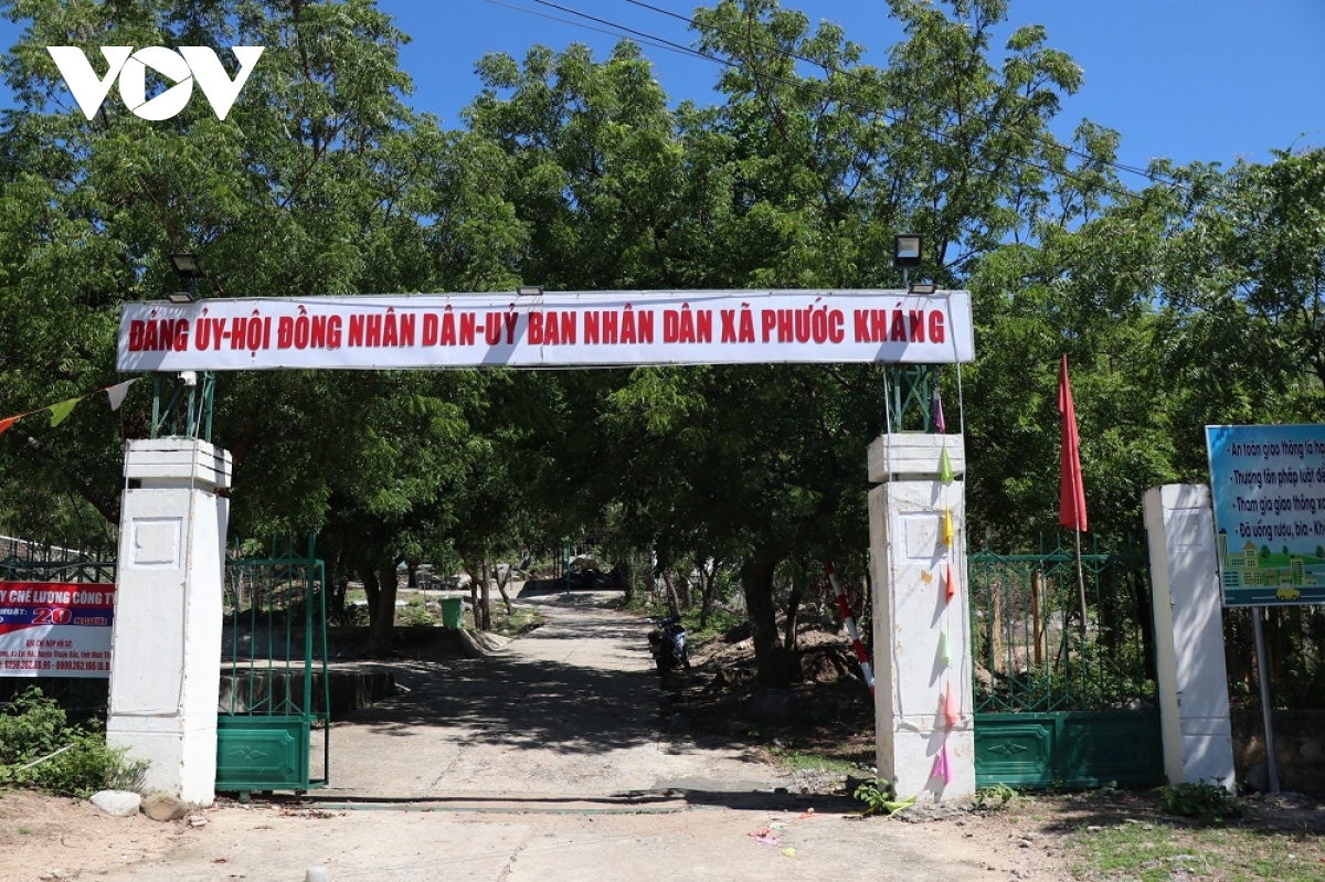 noi lo cua nguoi dan o vung sat lo nui o ninh thuan khi ve noi o moi hinh anh 4