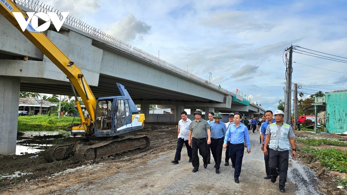 thu tuong khong dat ra nhung quy dinh can tro dua cat ve dap nen duong o Dbscl hinh anh 1