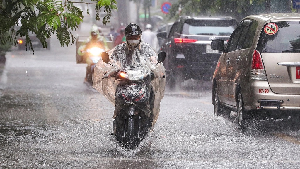 thoi tiet hom nay 22 7 ha noi co mua rao va dong vao chieu toi hinh anh 1