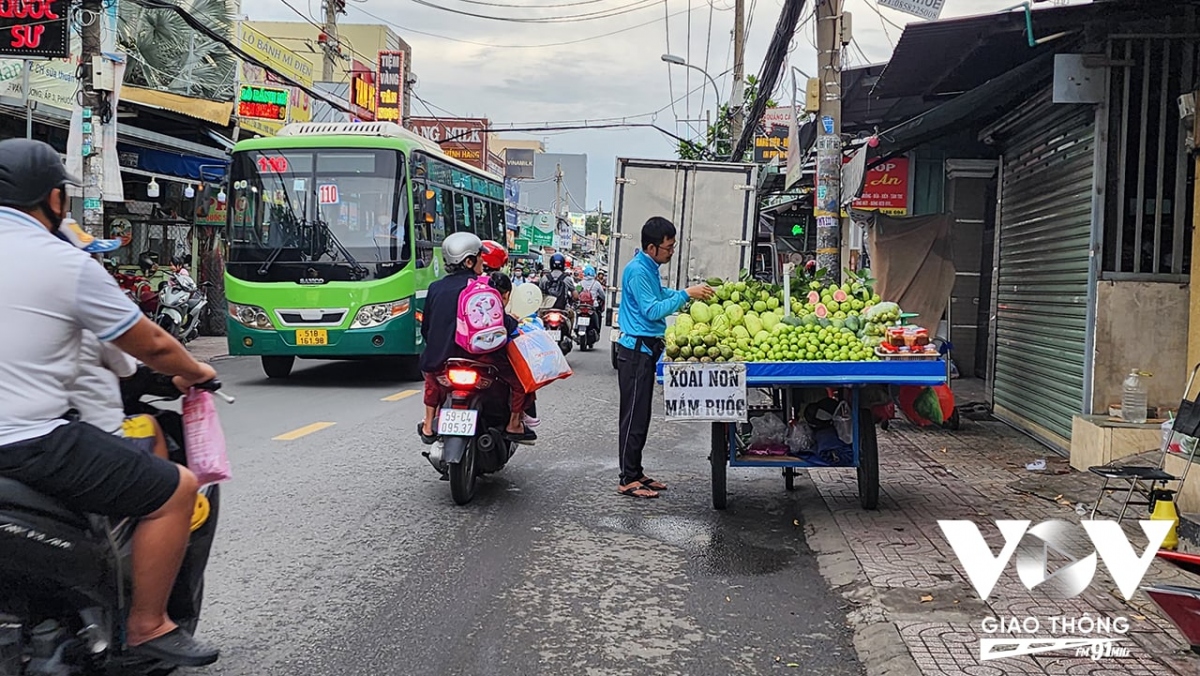 tp.hcm xe tho so, xe ba banh van hoat dong phuc tap, tiem an mat atgt hinh anh 1