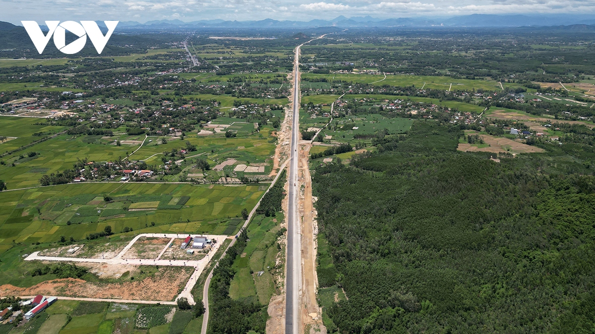 tham nhua nhung met duong dau tien tren cao toc hoai nhon - quy nhon hinh anh 1