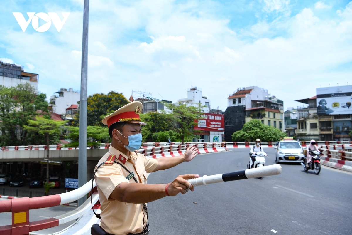 cam duong, phan luong giao thong tai ha noi phuc vu quoc tang tong bi thu nguyen phu trong hinh anh 1