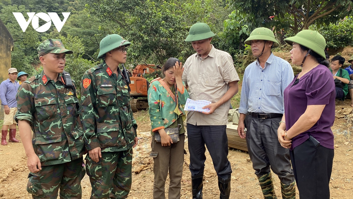 chum anh vuot lu bang rung, den voi nguoi dan vung lu hinh anh 15