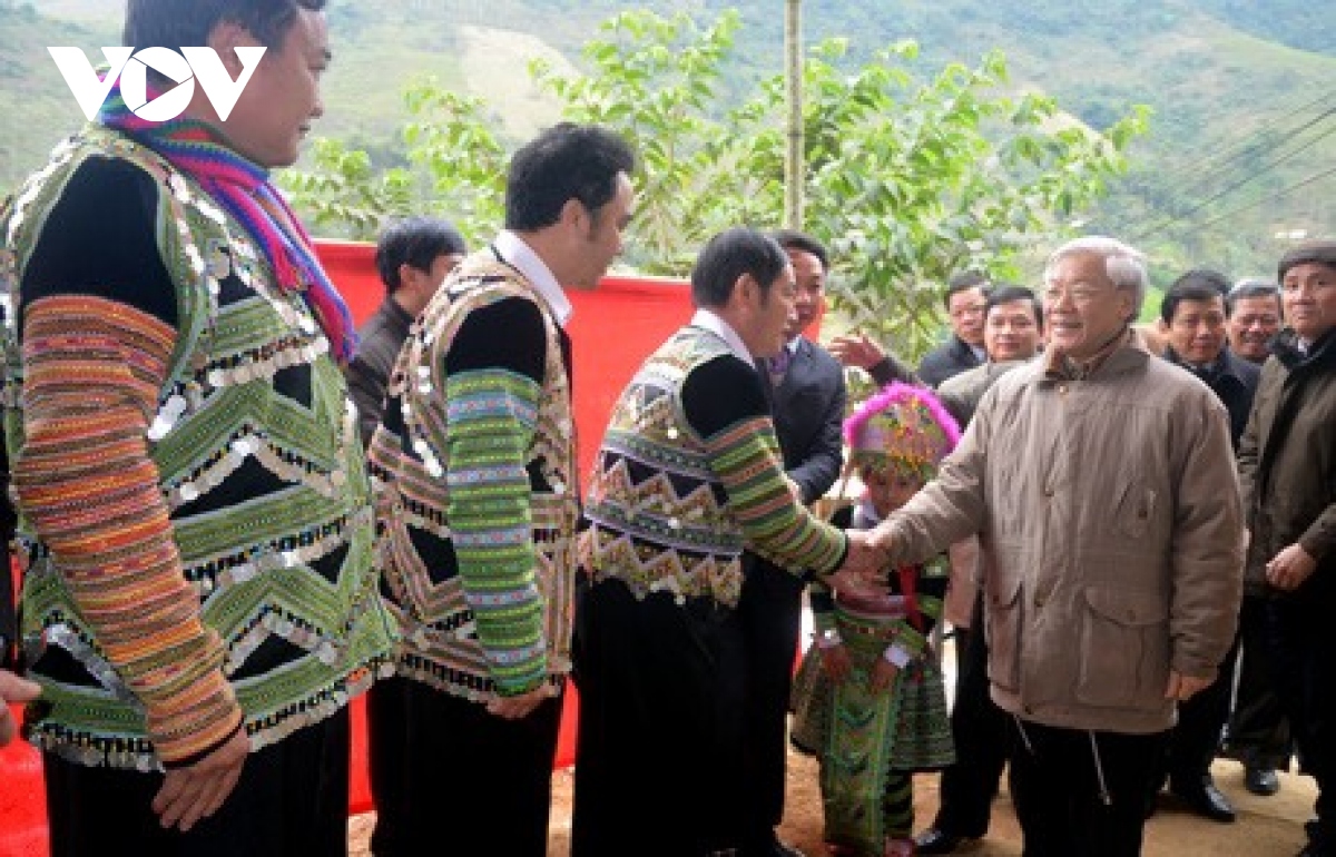 tay bac mai nho tong bi thu nguyen phu trong - nha lanh dao liem chinh, binh di hinh anh 1