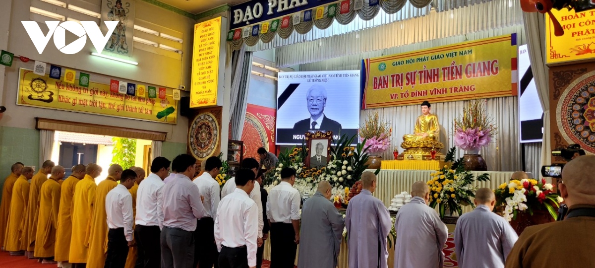 Dong dao tang, ni, phat tu o tien giang thanh kinh tuong niem tong bi thu nguyen phu trong hinh anh 2