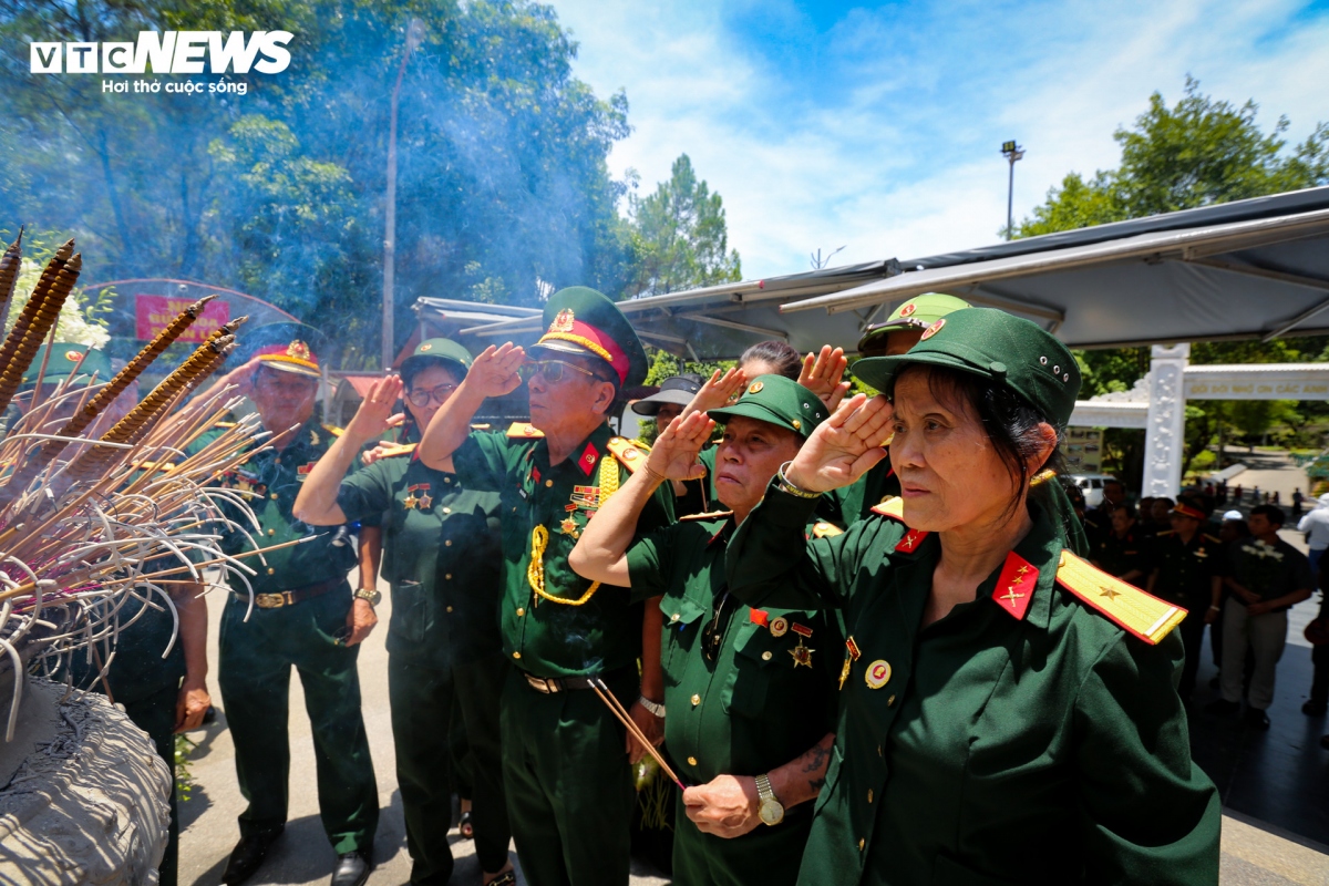 nguoi dan doi nang 40 do ve nga ba Dong loc dang huong hinh anh 2