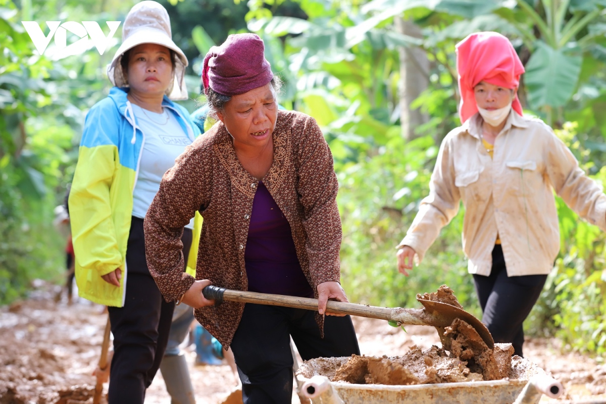 nuoc rut, vung lu phua con son la tap trung khac phuc thiet hai thien tai hinh anh 7