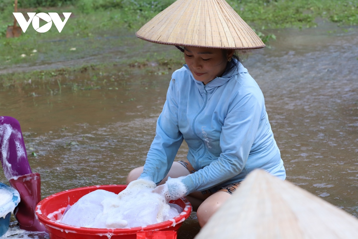 nuoc rut, vung lu phua con son la tap trung khac phuc thiet hai thien tai hinh anh 6