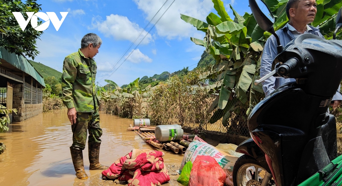 nuoc rut, vung lu phua con son la tap trung khac phuc thiet hai thien tai hinh anh 4