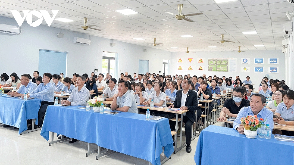 binh duong lang nghe, go kho trong cap phep cho lao dong nuoc ngoai hinh anh 1