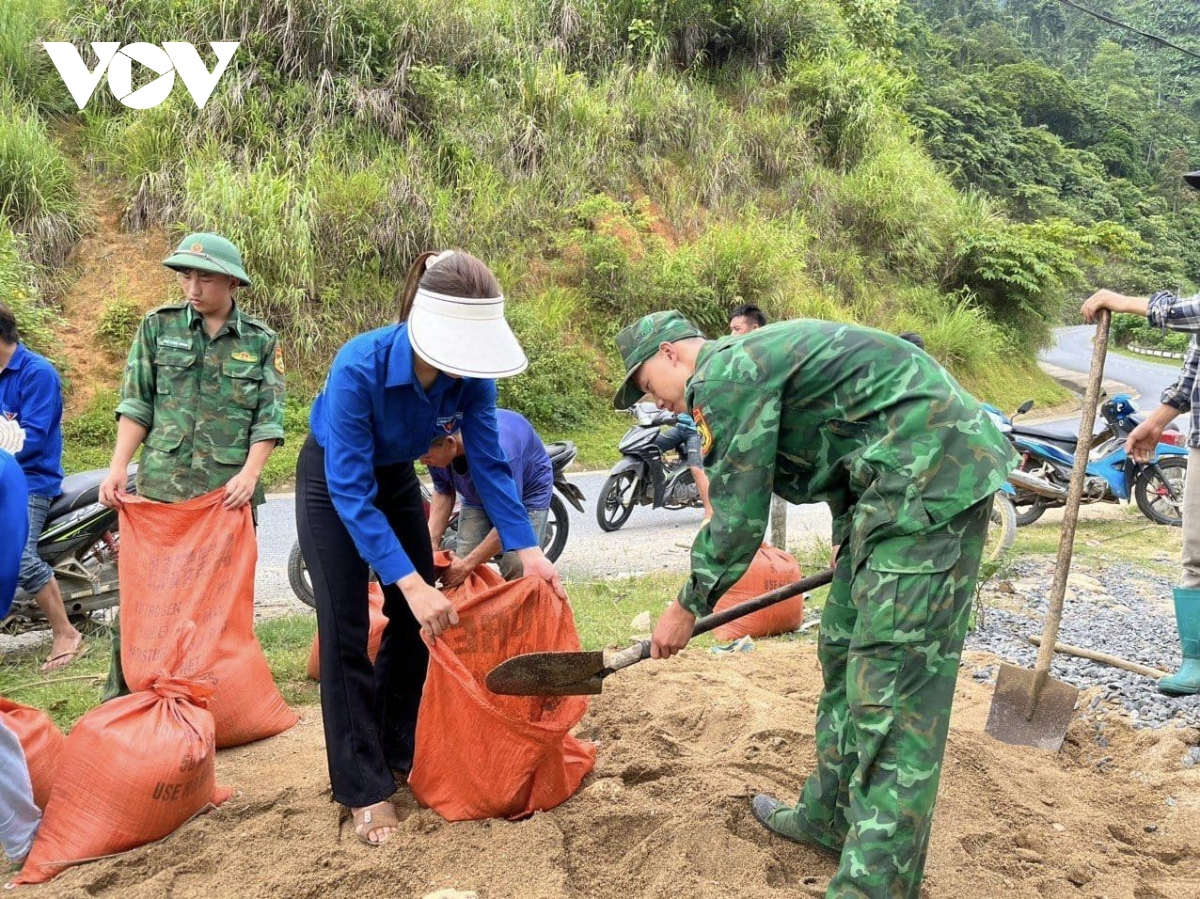 mau xanh yen binh giua dai ngan xu thanh hinh anh 6