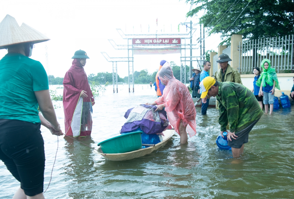 16 xa cua ha noi dang hung chiu mua ngap, 2 huyen du bao nuoc dang cao hon hinh anh 8