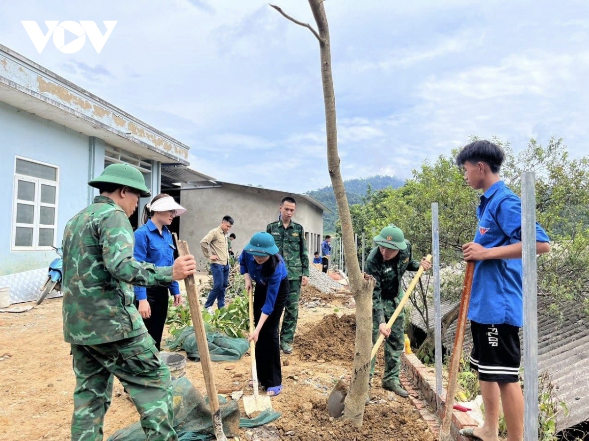 mau xanh yen binh giua dai ngan xu thanh hinh anh 7