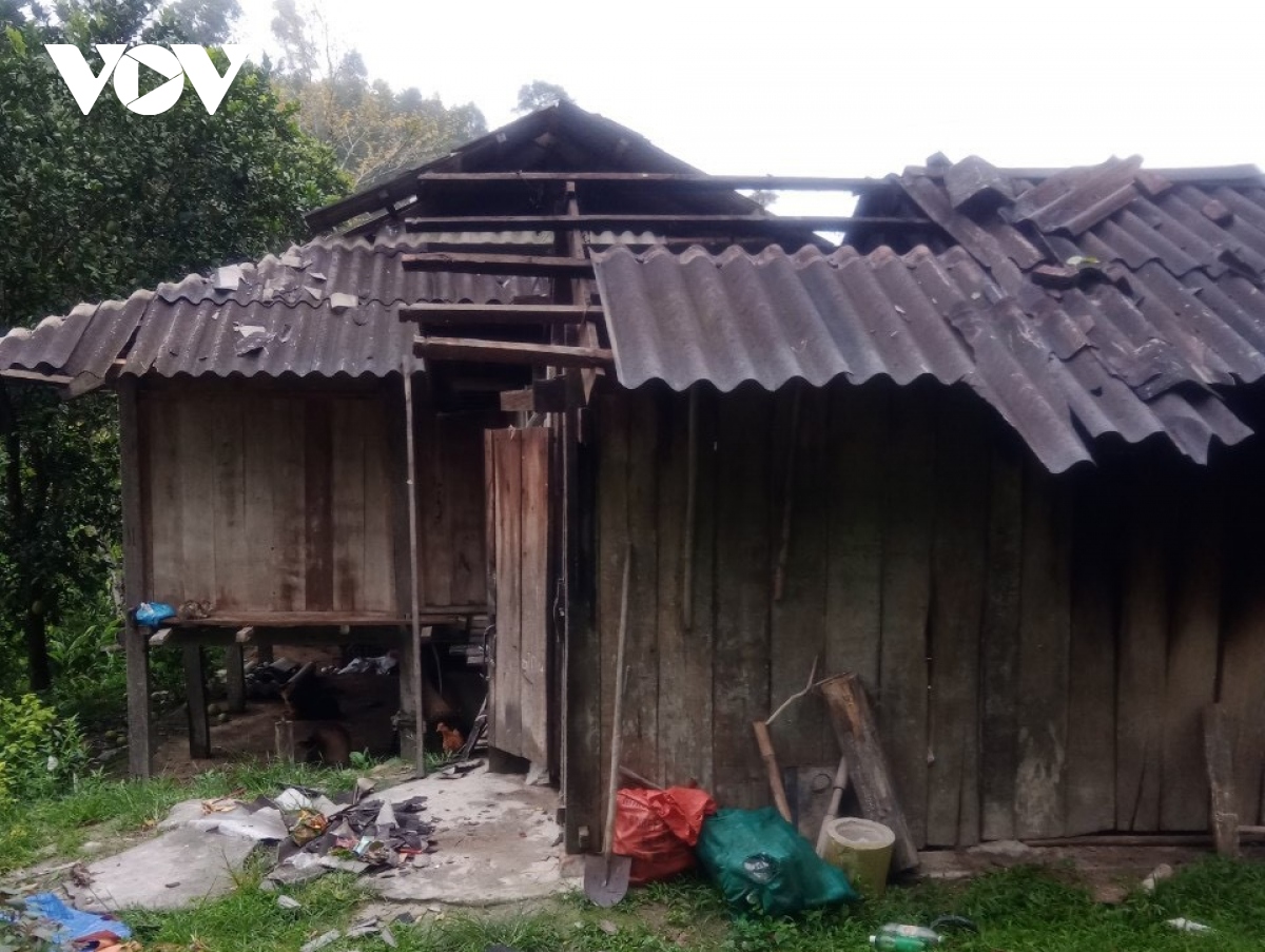 hang chuc ngoi nha o bac kan bi hu hai do giong loc hinh anh 2