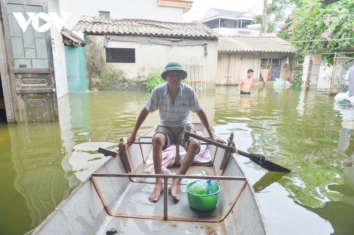 nhieu nha dan o ngoai thanh ha noi bi dao lon cuoc song do nuoc ngap sau keo dai hinh anh 5