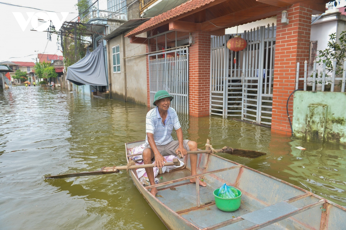 nhieu nha dan o ngoai thanh ha noi bi dao lon cuoc song do nuoc ngap sau keo dai hinh anh 4