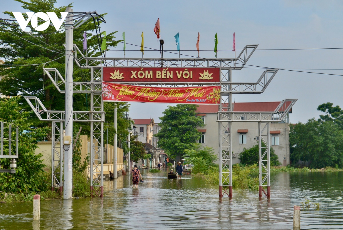 nhieu nha dan o ngoai thanh ha noi bi dao lon cuoc song do nuoc ngap sau keo dai hinh anh 3