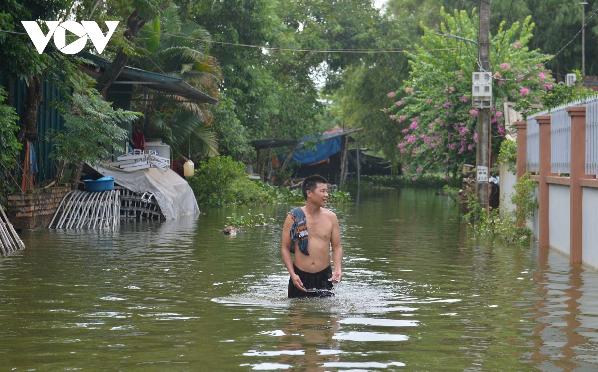 nhieu nha dan o ngoai thanh ha noi bi dao lon cuoc song do nuoc ngap sau keo dai hinh anh 7