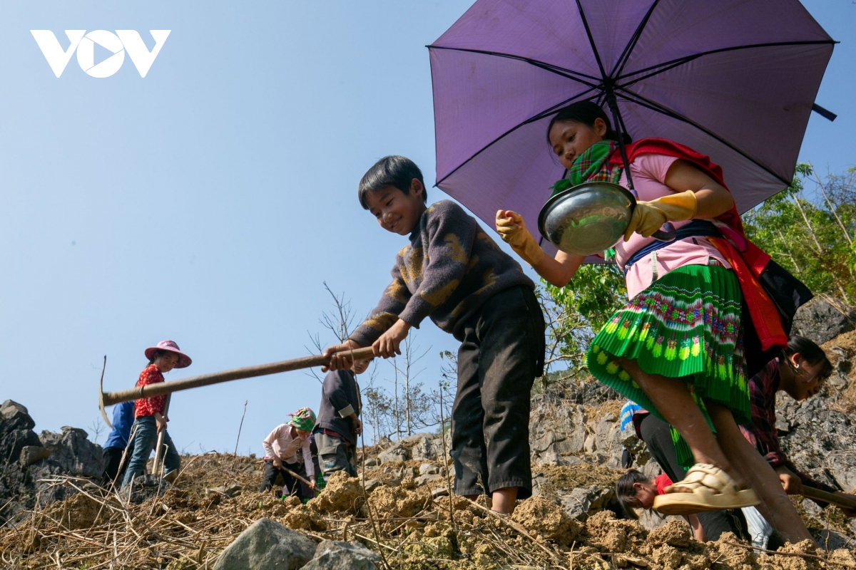 nhung nguoi vo an chua no, lo chua toi o ha quang, cao bang hinh anh 4